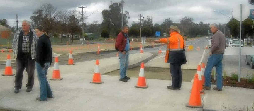 PROGRESS: Bunny Brown (middle) meets with Wagga Councillor Alan Brown in the main street of Tarcutta. PROGRESS: Bunny Brown (middle) meets with Wagga Councillor Alan Brown in the main street of Tarcutta.